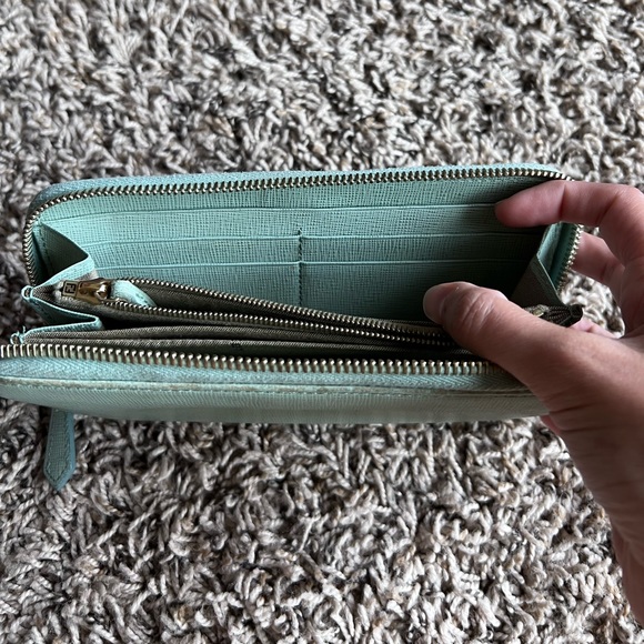 Fendi zip around wallet - Picture 5 of 7